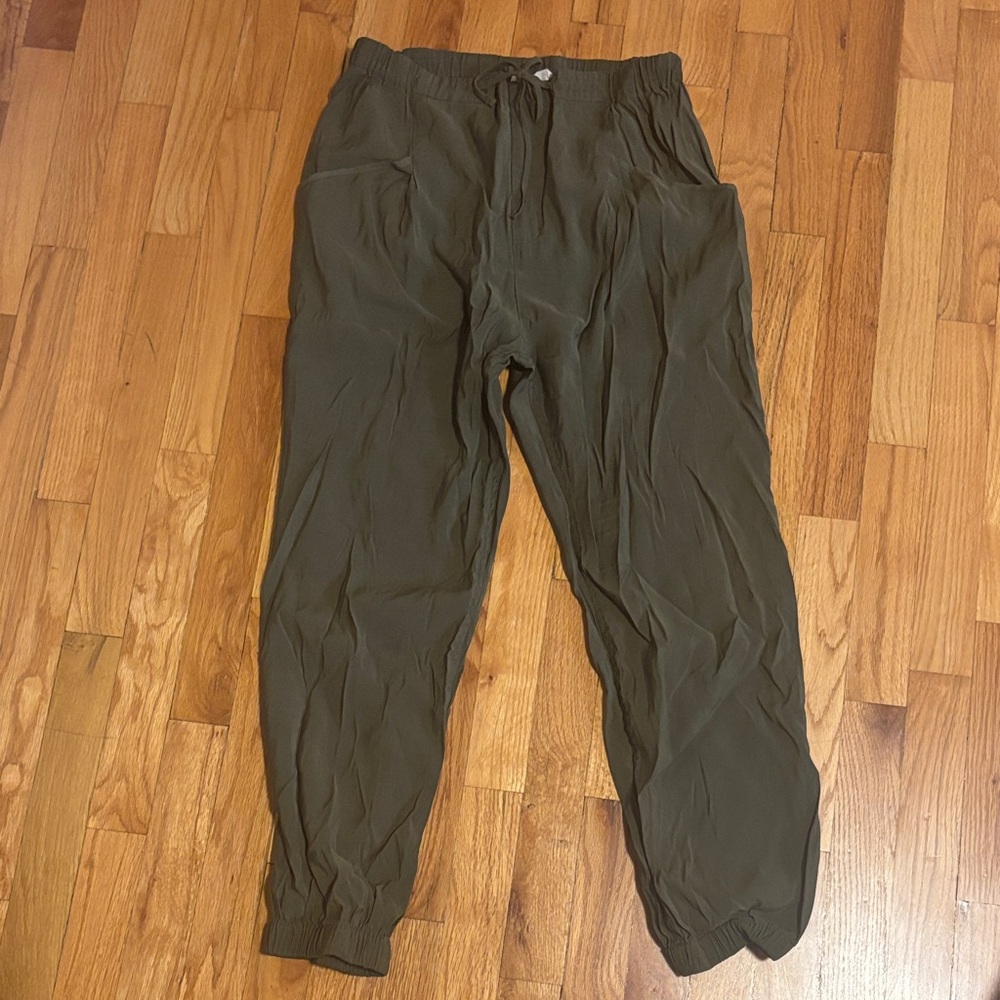 Elodie Women’s Olive Green Lightweight Jogger style trouser